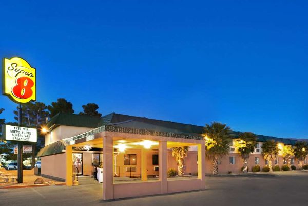 Super 8 By Wyndham Alamogordo/white Sands - Alamogordo, NM