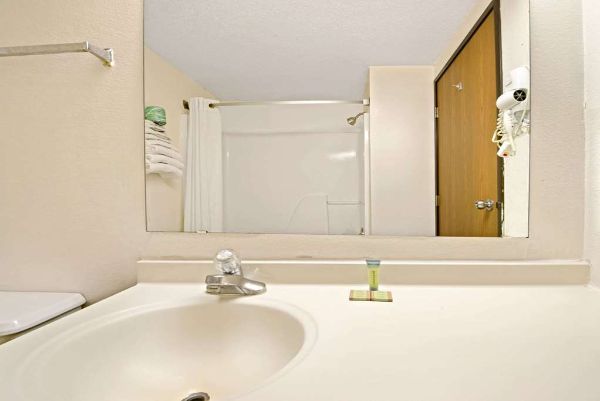 Super 8 By Wyndham Plano/dallas Area - Frisco, TX