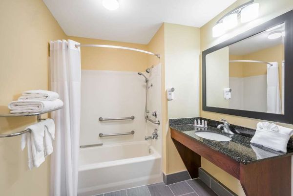 Howard Johnson By Wyndham Dalton - Dalton, GA