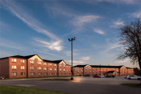 Days Inn & Suites By Wyndham Des Moines Airport - Des Moines, IA
