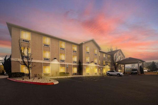 Comfort Inn & Suites Airport Convention Center - Sparks, NV