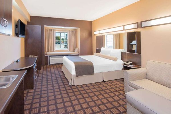 Microtel Inn & Suites By Wyndham Quincy Downtown/river Area - Quincy, IL