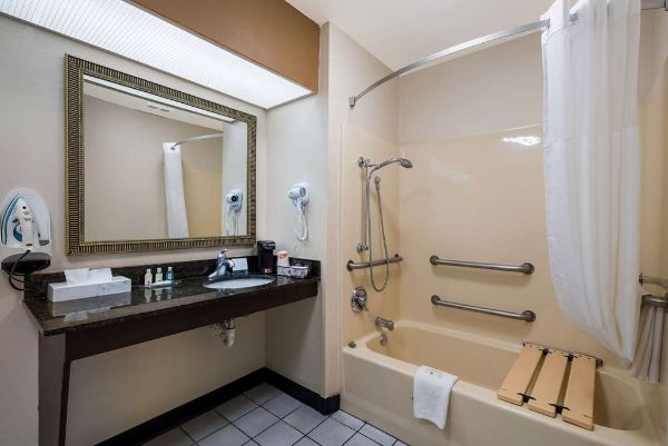 Quality Inn Johnson City I-26 Exit 17 - Johnson City, TN