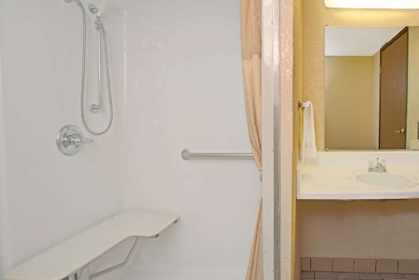 Super 8 By Wyndham Wheatridge/denver West - Lakewood, CO
