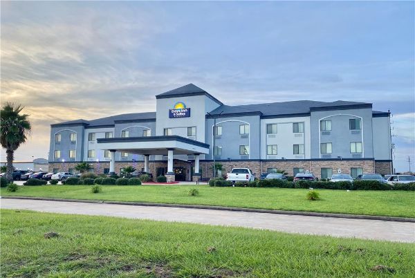 Days Inn & Suites By Wyndham Houston / West Energy Corridor - Sugar Land, TX