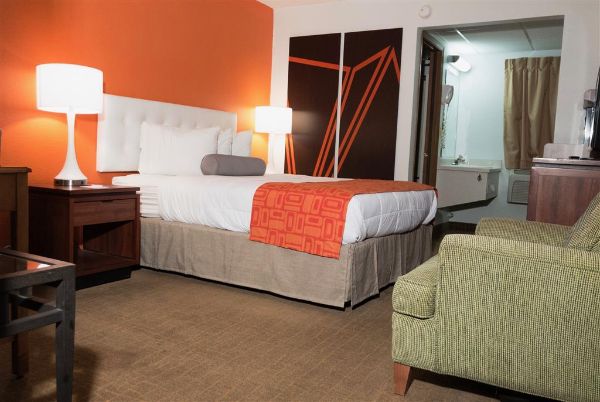 Howard Johnson By Wyndham Waukegan Great Lakes - North Chicago, IL