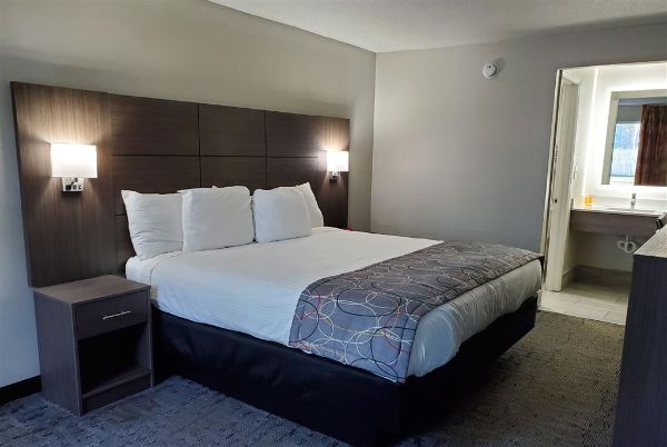 Days Inn & Suites By Wyndham Charleston Airport West - North Charleston, SC