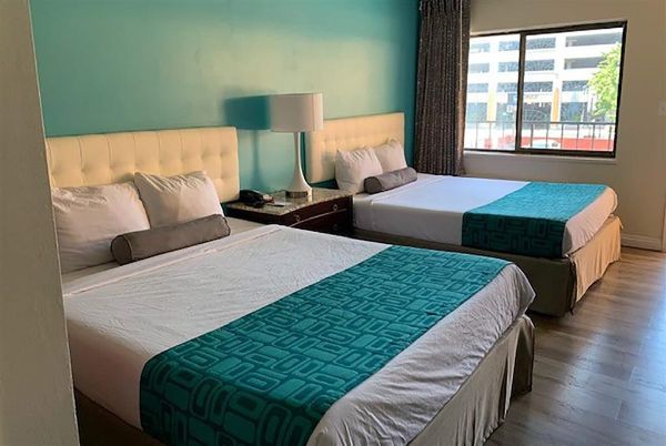 Howard Johnson By Wyndham Reno Downtown - Reno