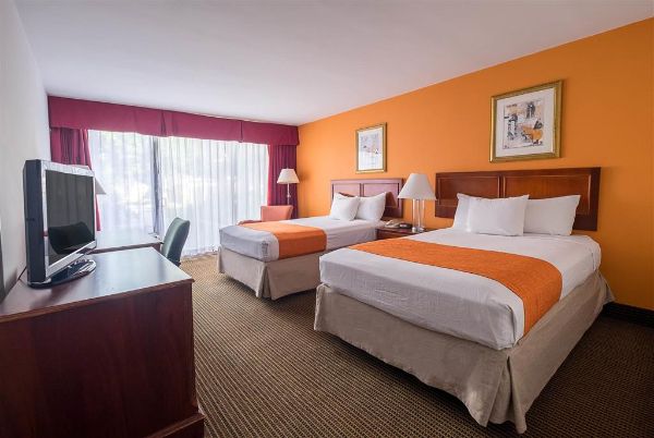 Howard Johnson By Wyndham Fullerton/anaheim Conference Cntr - Fullerton, CA