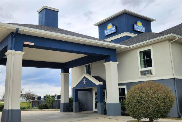 Days Inn & Suites By Wyndham Thibodaux - Thibodaux, LA