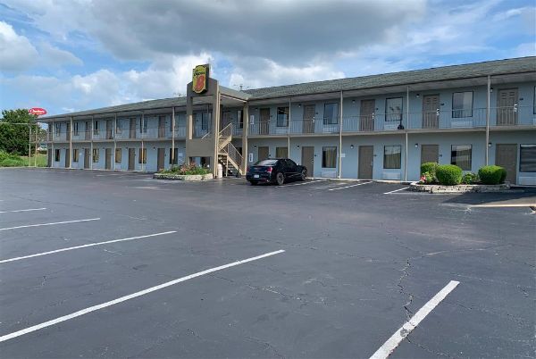 Super 8 By Wyndham Jackson - Jackson, TN
