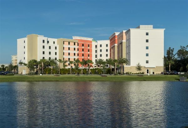 Home2 Suites By Hilton Cape Canaveral Cruise Port - Cape Canaveral, FL