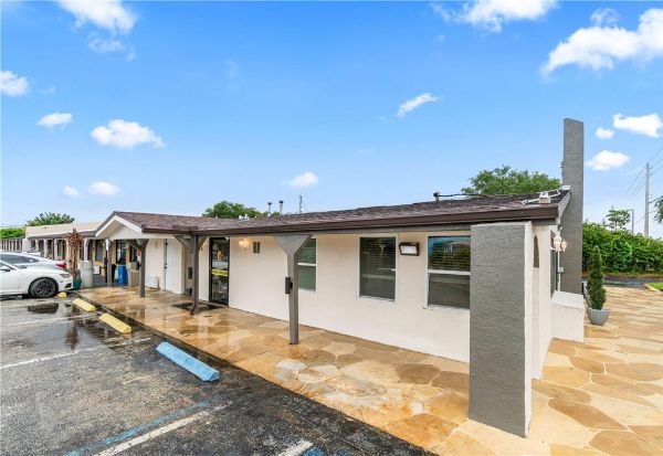 Super 8 By Wyndham Lantana West Palm Beach - Boynton Beach, FL