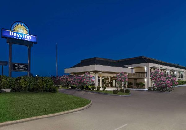 Days Inn By Wyndham Greenville Ms - Greenville, MS