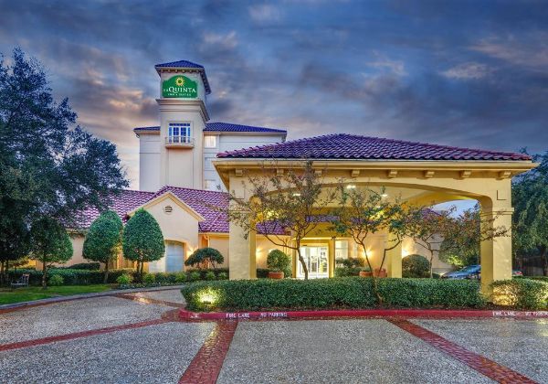 La Quinta Inn & Suites By Wyndham Dallas North Central - Dallas, TX