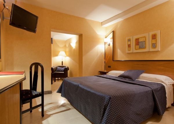 Doble estándar con 2 camas supletorias - Hotel Ciudad Navalcarnero