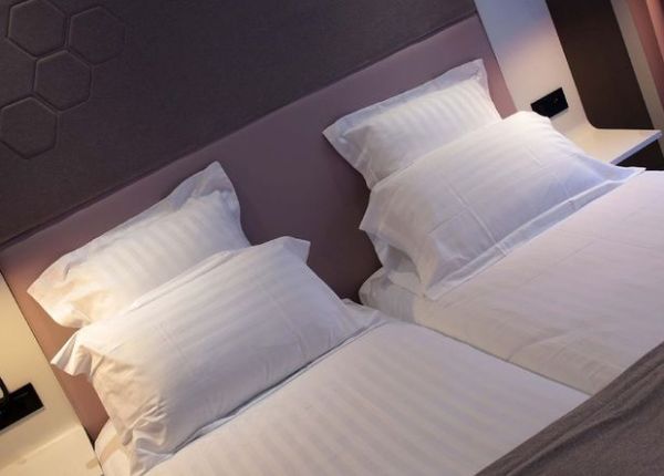 Hotel vendome top pillow