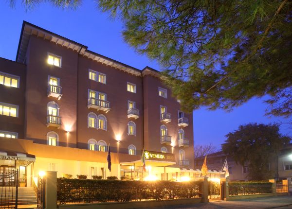 Hotel venezia 2000 store