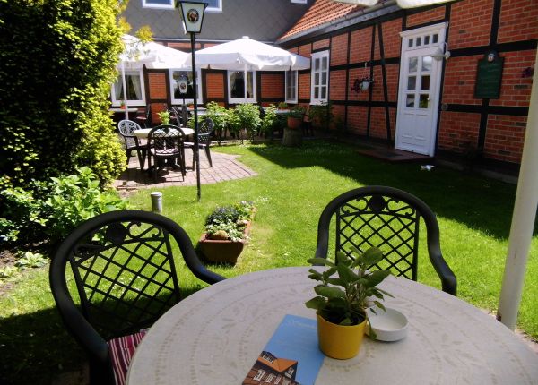 Steinhagen Hotel - Restaurant - Kaffeegarten www.hrs.com