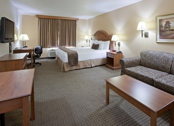 Expressway Suites Of Fargo - Fargo, ND