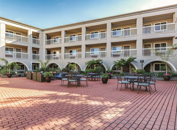 La Quinta Inn & Suites By Wyndham San Francisco Airport West - Half Moon Bay, CA