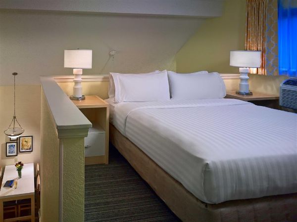 Sonesta Simply Suites Cleveland Westlake - Berea, OH