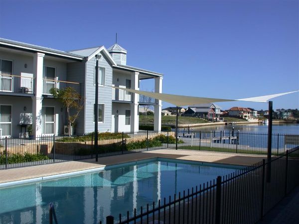 C Mandurah - Perth