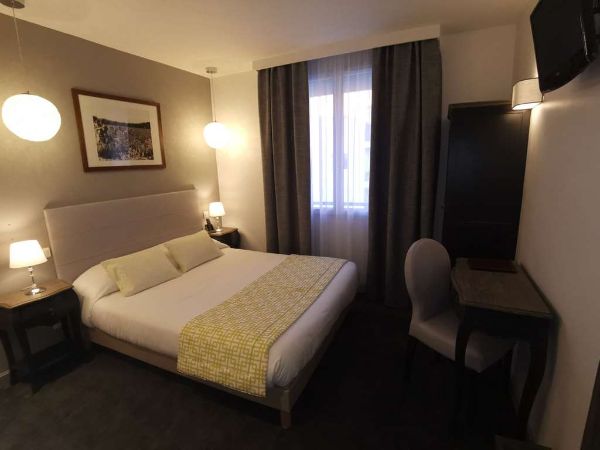 Brit Hotel Les Acacias - Arles