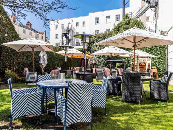 Queens Hotel Cheltenham - 卓特咸學院