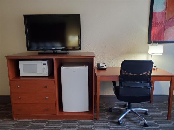 Best Western Plus Milwaukee Airport Hotel & Conference Center - Milwaukee, WI