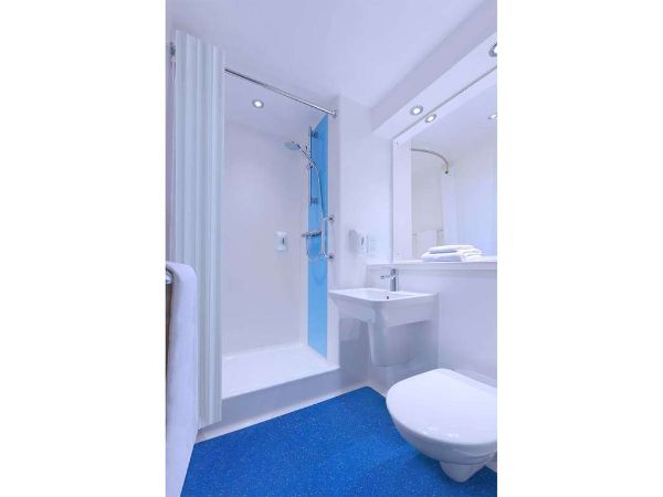Travelodge Poole North - 본머스
