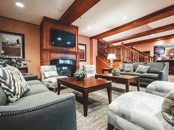 Town And Country Inn And Suites - Quincy, IL