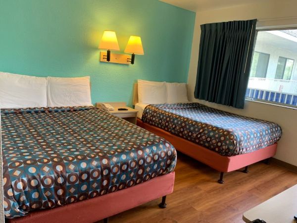 Vagabond Inn - Sylmar - Magic Mountain, CA