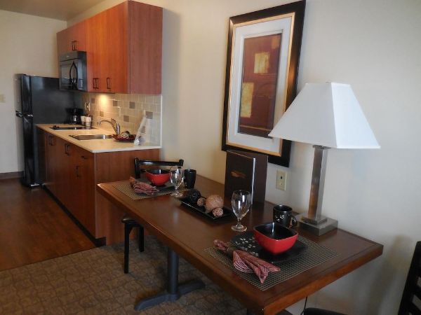 Ledgestone Hotel Vernal - Vernal, UT