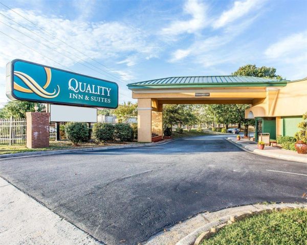 Quality Inn & Suites Coliseum - 格林斯伯勒