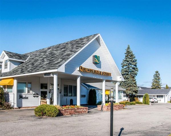 Quality Inn & Suites Mackinaw City Beachfront - Saint-Ignace, MI
