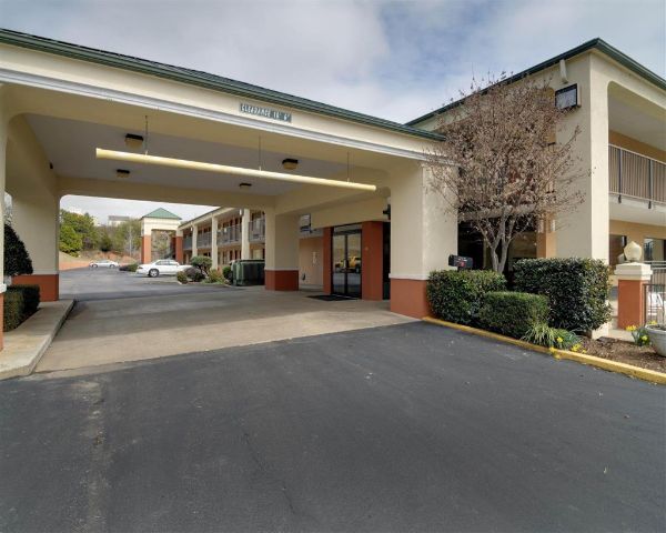 Quality Inn And Suites Clarksville - Clarksville, AR