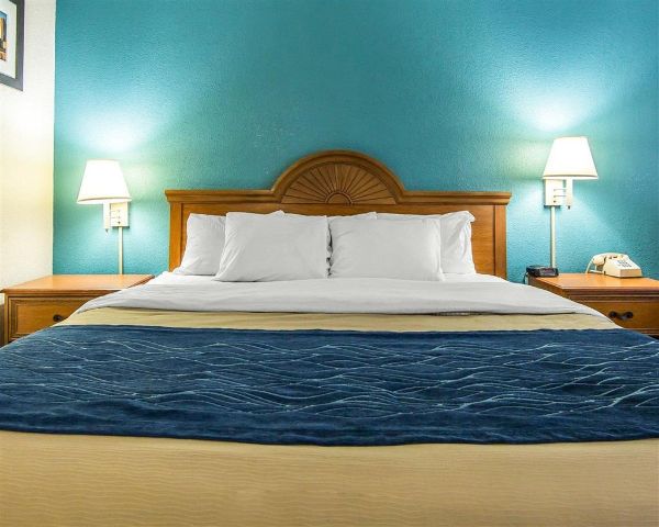 Quality Inn & Suites Circleville - 애슈빌