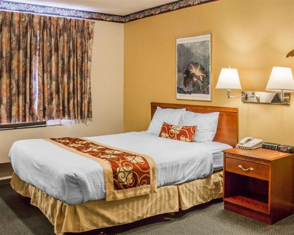 Rodeway Inn Kalkaska - Kalkaska, MI