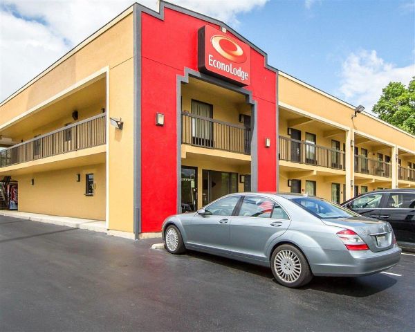 Econo Lodge Knoxville North - Knoxville, TN