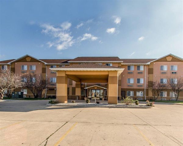 Quality Inn & Suites Mount Pleasant - Mount Pleasant, IA