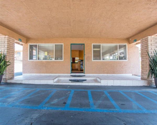 Rodeway Inn Fallbrook Downtown - Fallbrook, CA