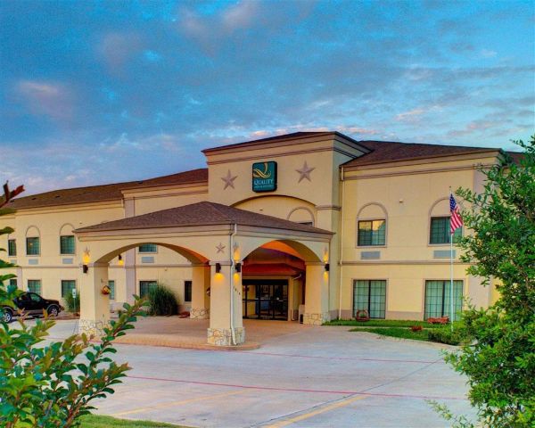 Quality Inn & Suites Glen Rose - Glen Rose, TX