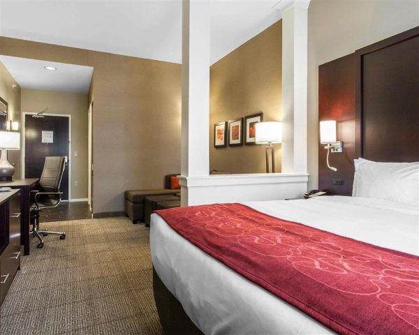 Comfort Suites Youngstown North - Youngstown, OH