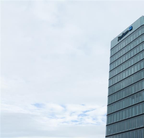 Radisson Blu Hotel At Porsche Design Tower Stuttgart - Stuttgart