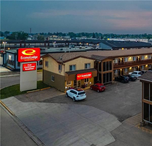 Econo Lodge  Inn & Suites - High Level