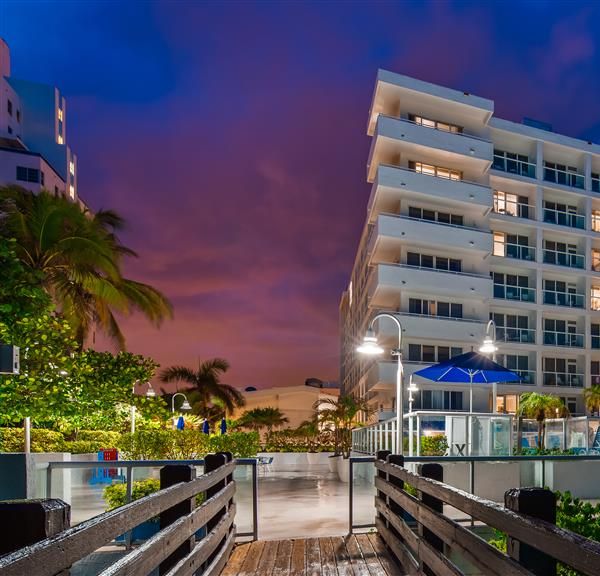 Best Western Plus Atlantic Beach Resort - 마이애미비치