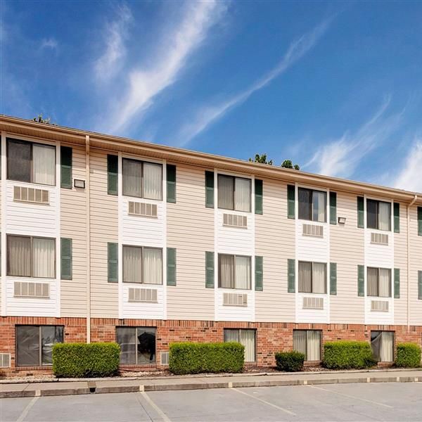 Super 8 By Wyndham Fayetteville - 斯普林代爾