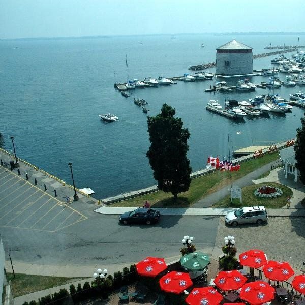 Confederation Place Hotel - Kingston