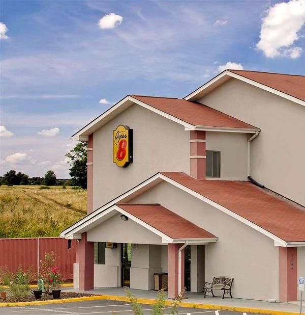 Super 8 By Wyndham Waynesboro - Waynesboro, VA